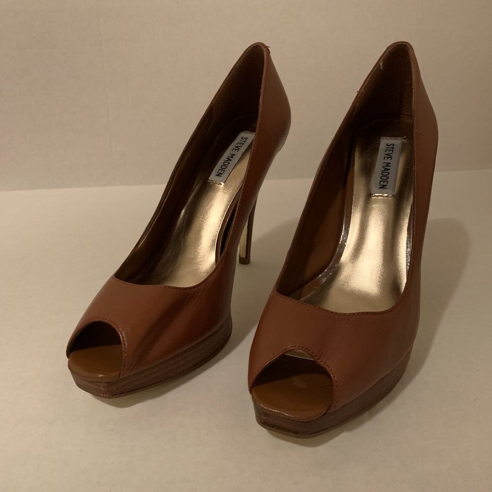 Steve Madden Deanna tan heels NWOT